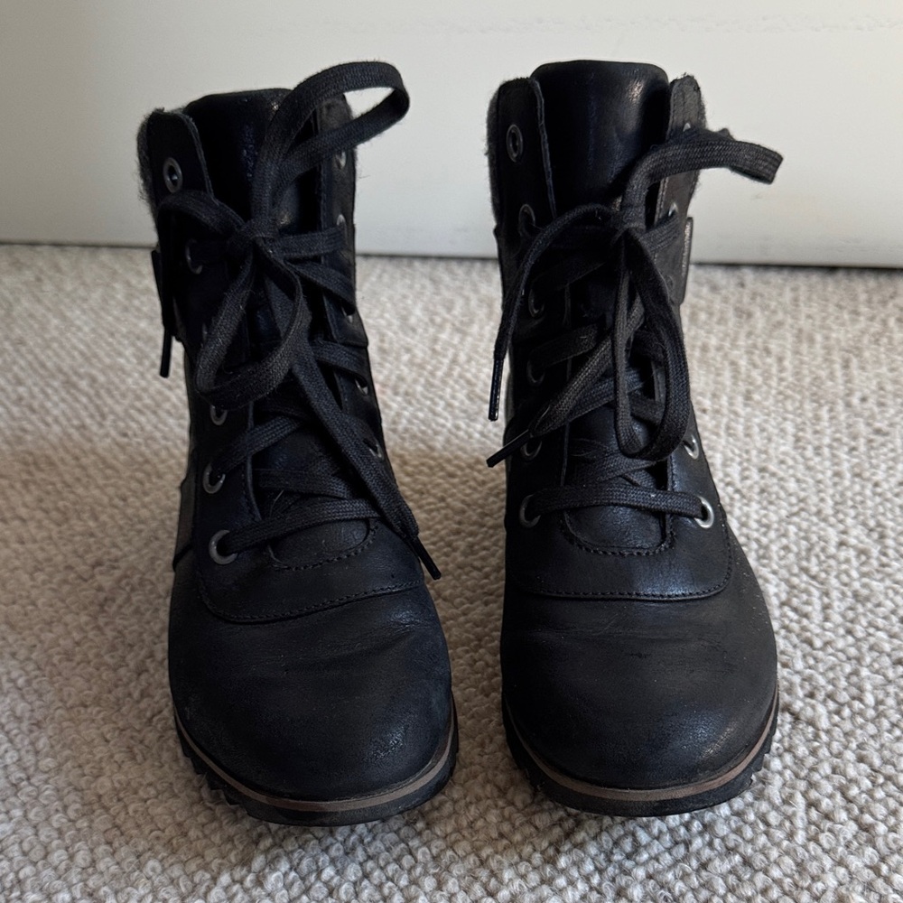 Sorel Black Lace Up Boots - Picture 2 of 5